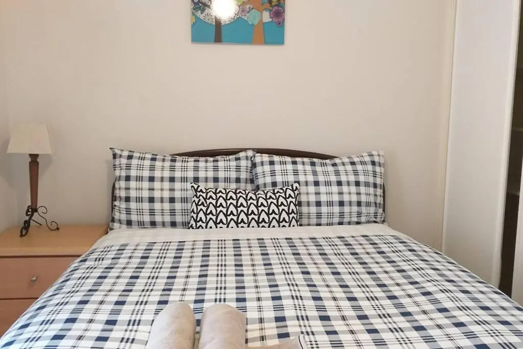 Sweet Holiday Home By The Golf Course Canberra