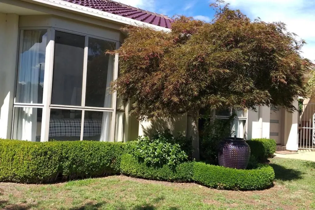 Sweet Holiday Home By The Golf Course Canberra Australia