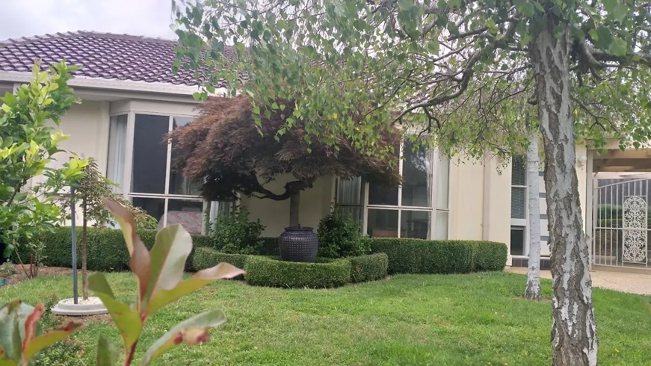 Sweet Holiday Home By The Golf Course Canberra