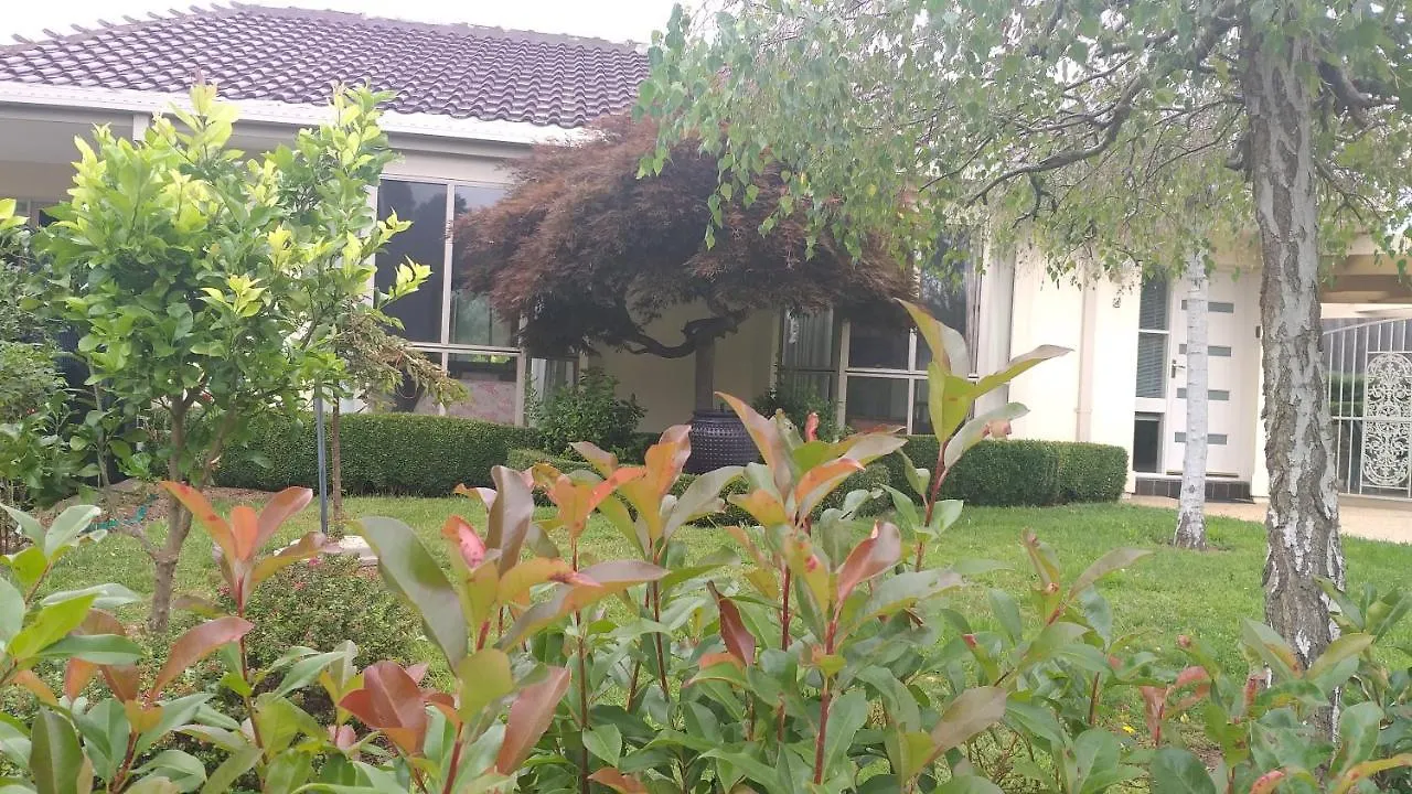 Sweet Holiday Home By The Golf Course Canberra